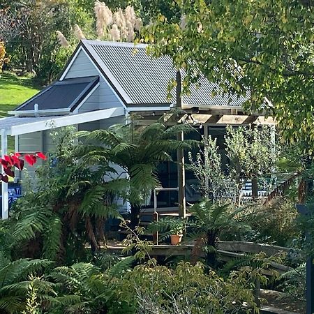 Superb Studio Retreat With Spa, Pool & Bbq Access Whanganui Exterior photo