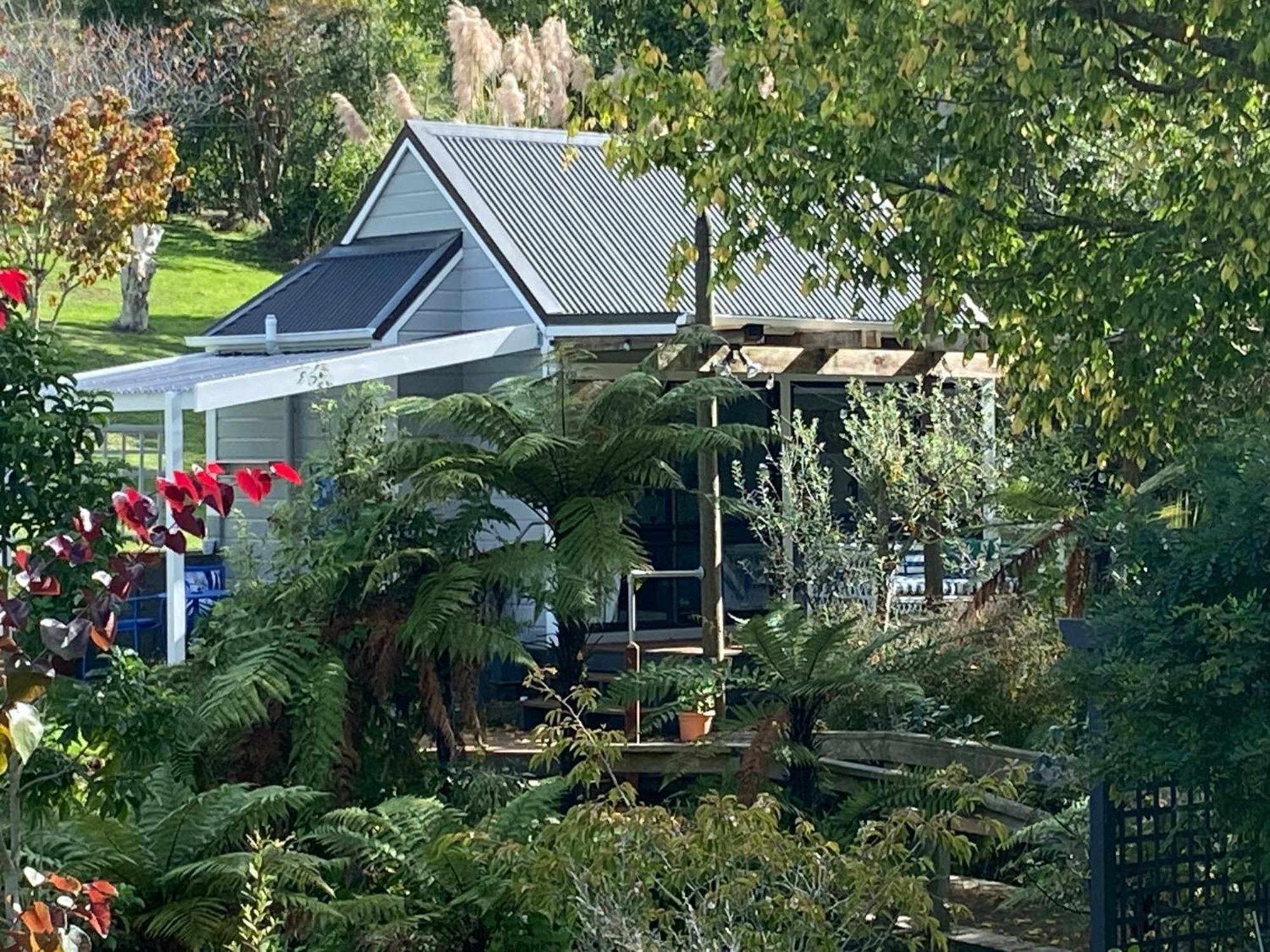 Superb Studio Retreat With Spa, Pool & Bbq Access Whanganui Exterior photo
